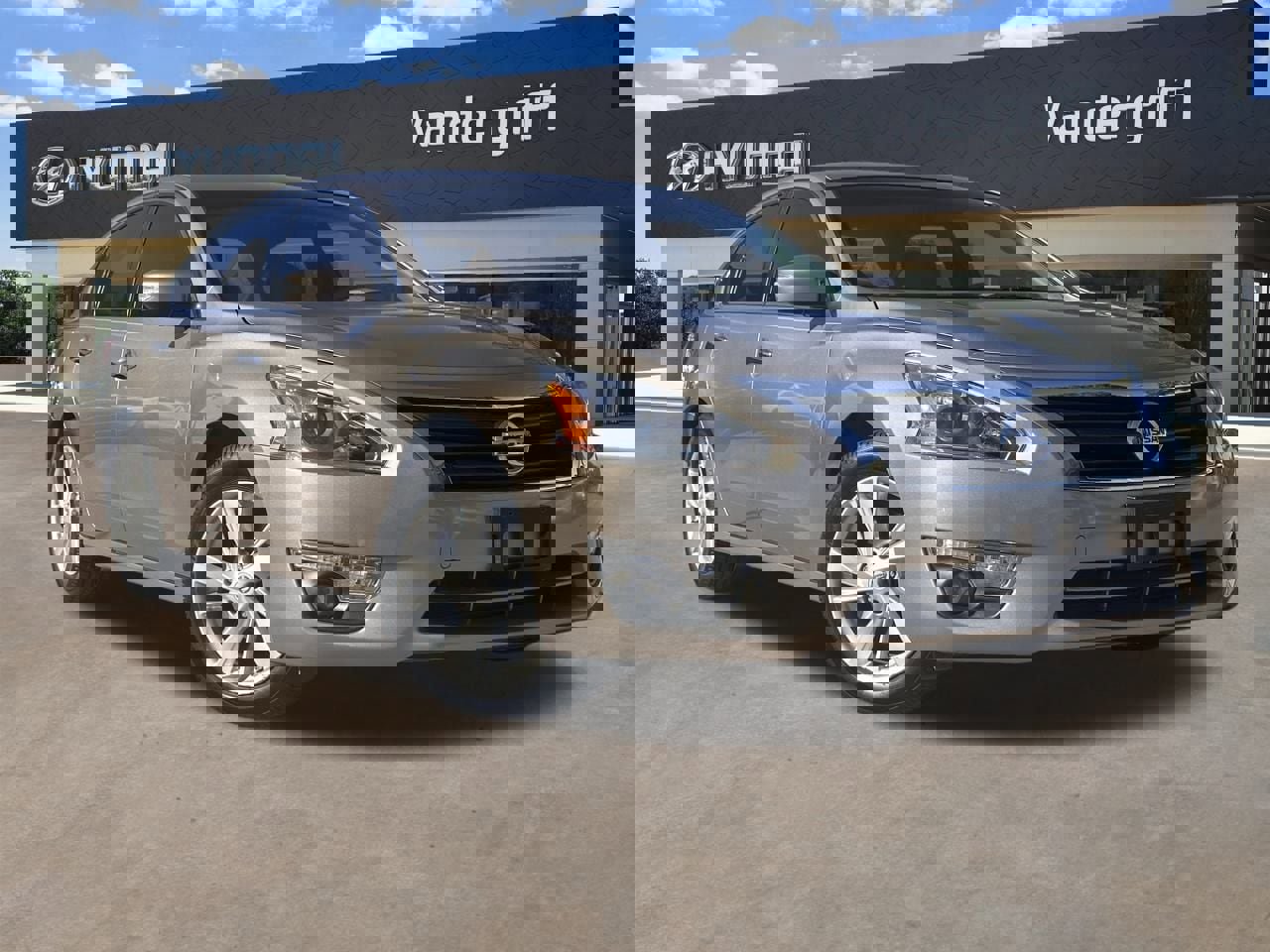 Used 2014 Nissan Altima 2.5 SV w/ Convenience Package