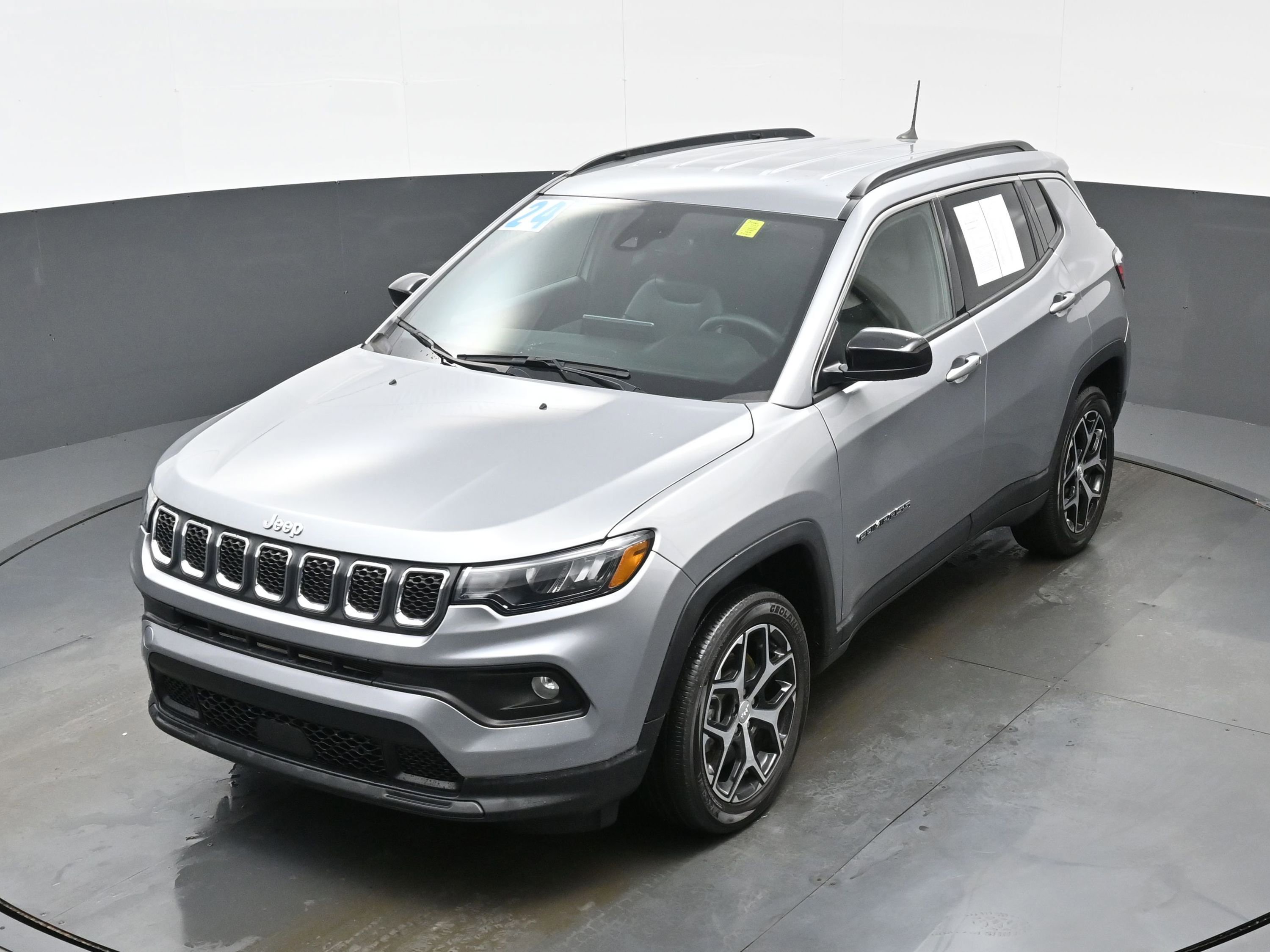 Used 2024 Jeep Compass Latitude AWD/4WD image 33