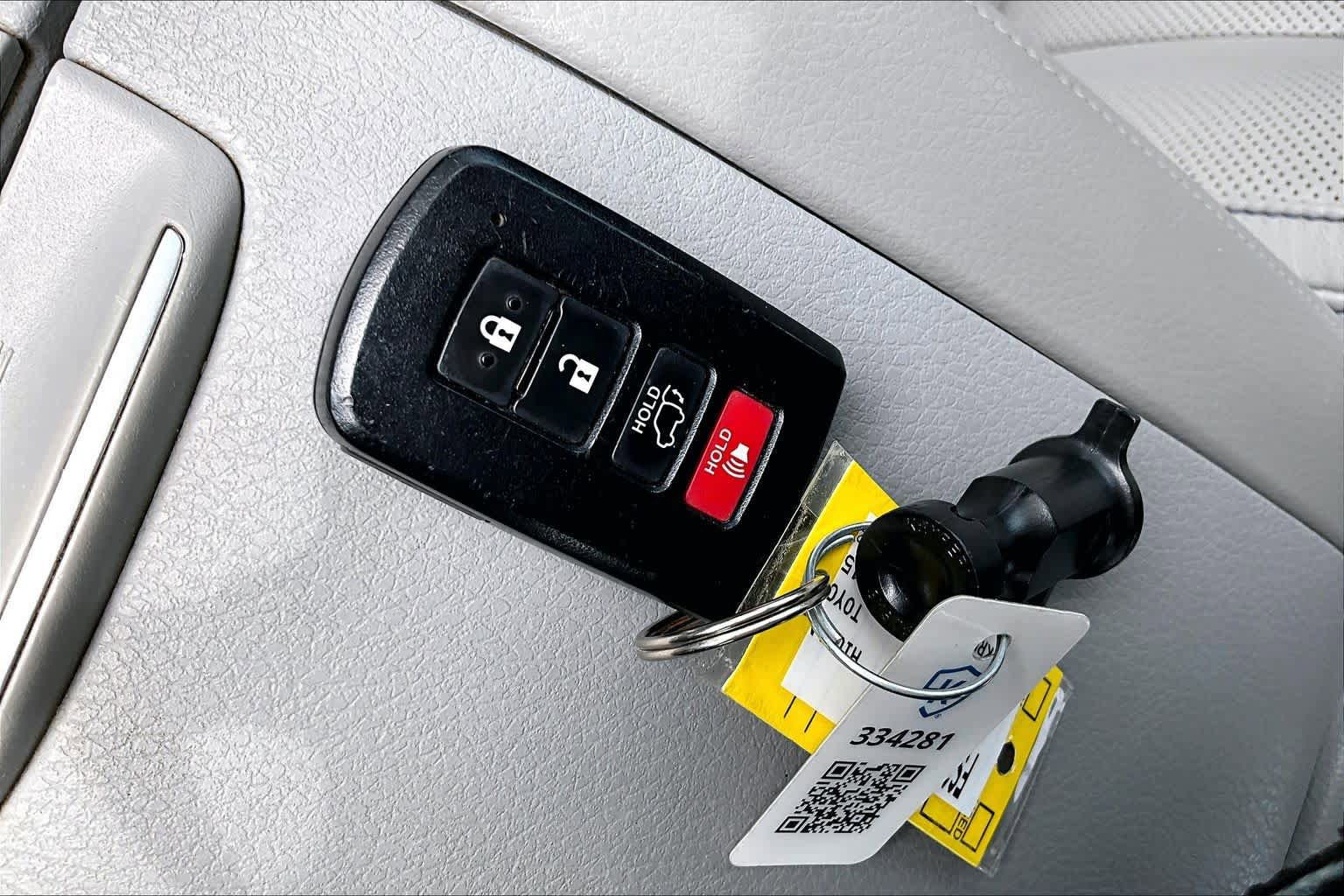 Used 2015 Toyota Highlander Limited Platinum FWD image 15