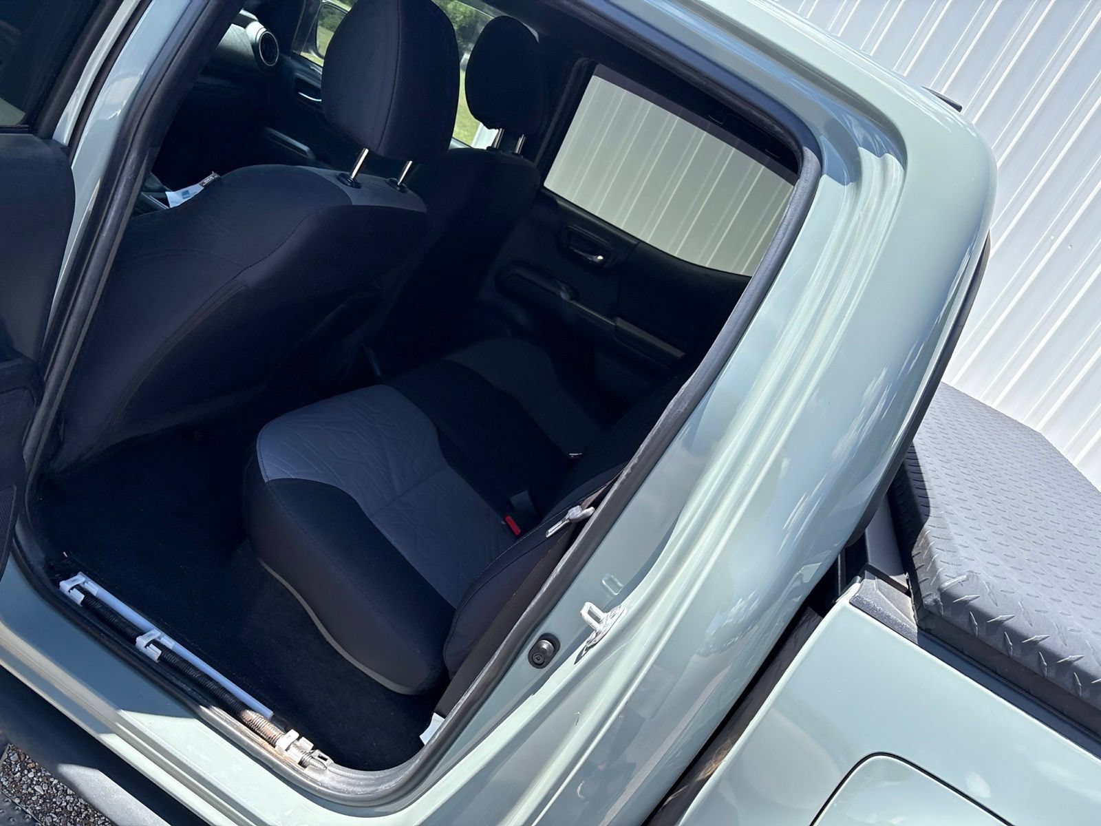 Used 2022 Toyota Tacoma TRD Off-Road w/ Technology Package RWD image 11