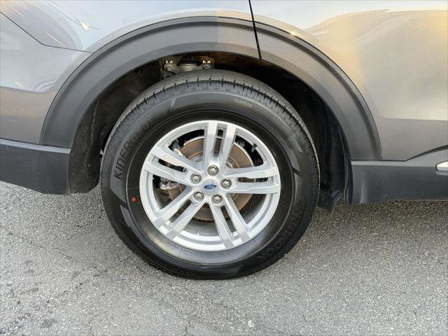 Used 2023 Ford Explorer XLT w/ Equipment Group 202A image 7