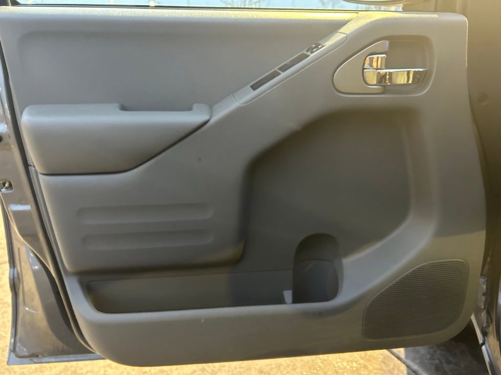 Used 2019 Nissan Frontier SV image 12