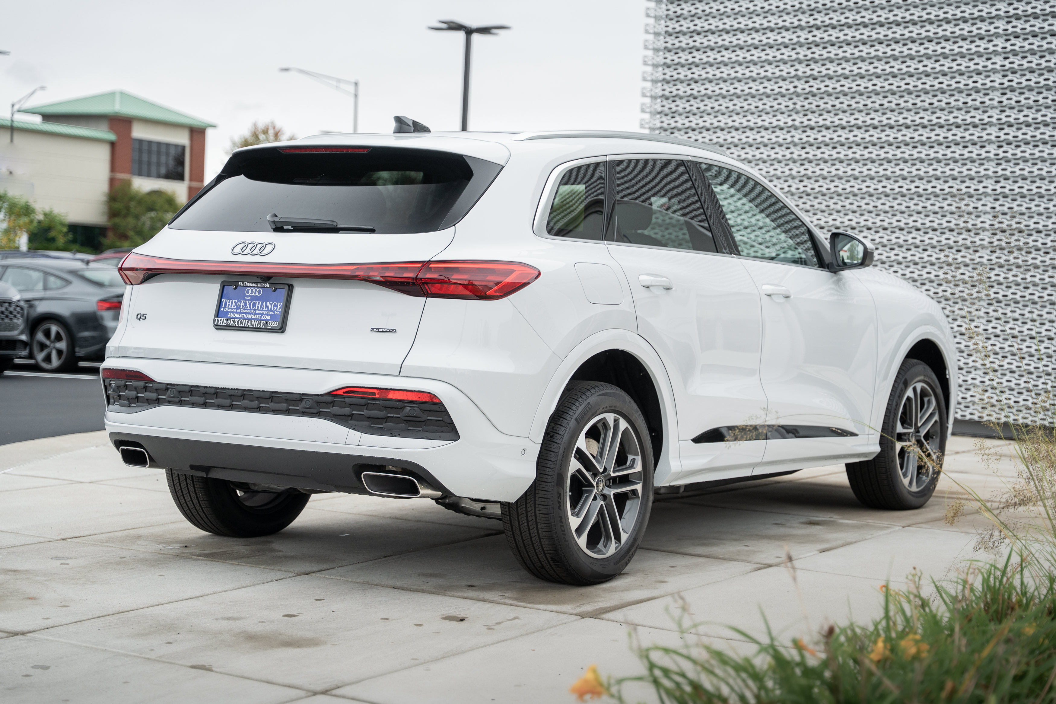 Certified 2025 Audi Q5 Premium w/ Convenience Package AWD/4WD image 3