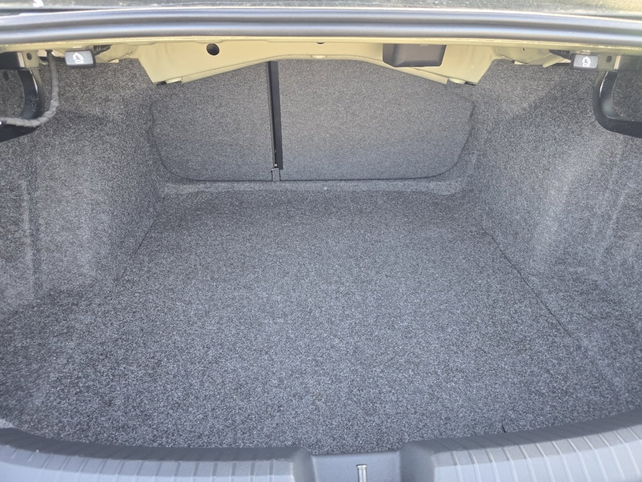 Used 2025 Volkswagen Jetta SE image 18