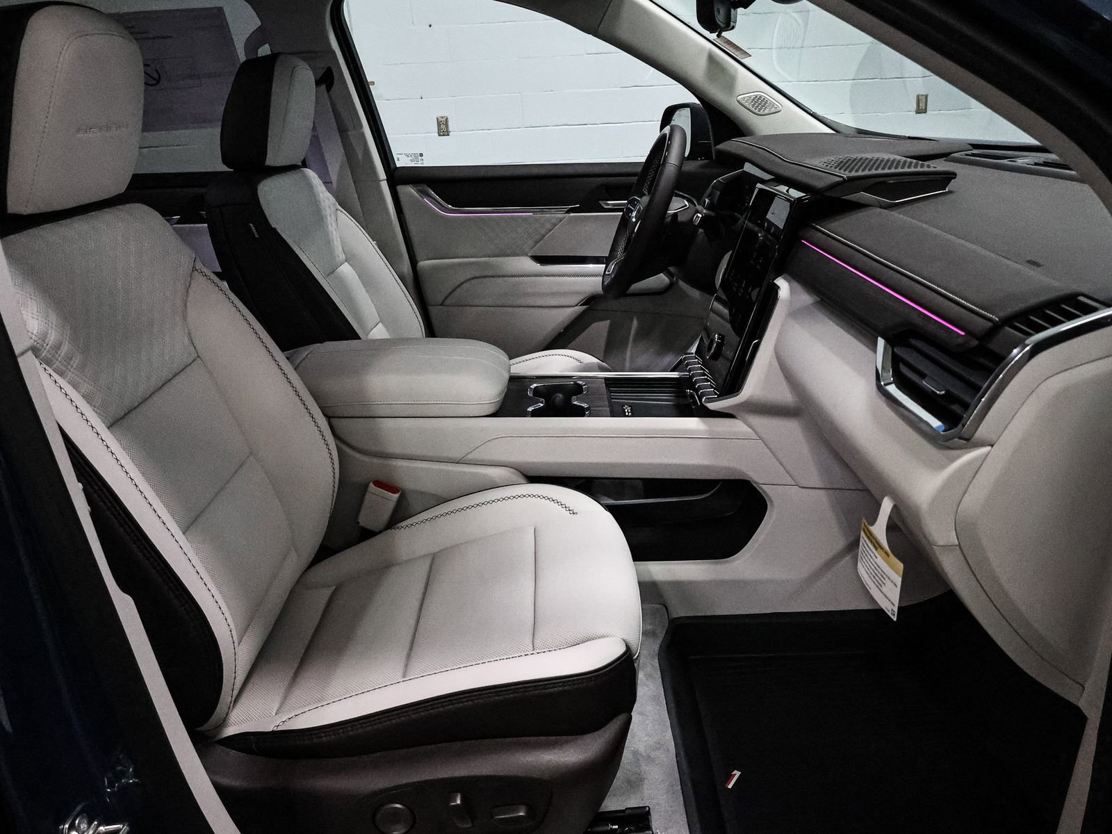 New 2026 GMC Acadia Denali w/ Super Cruise Package image 25