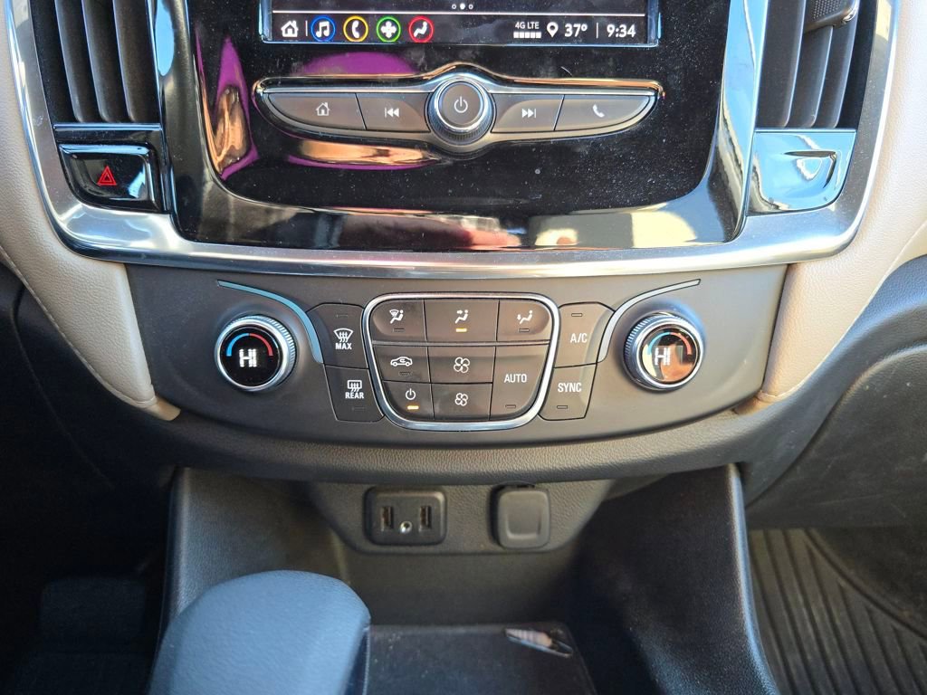 Used 2023 Chevrolet Traverse LS image 19