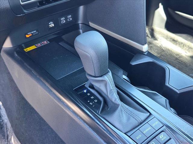 Used 2025 Toyota Camry LE image 12