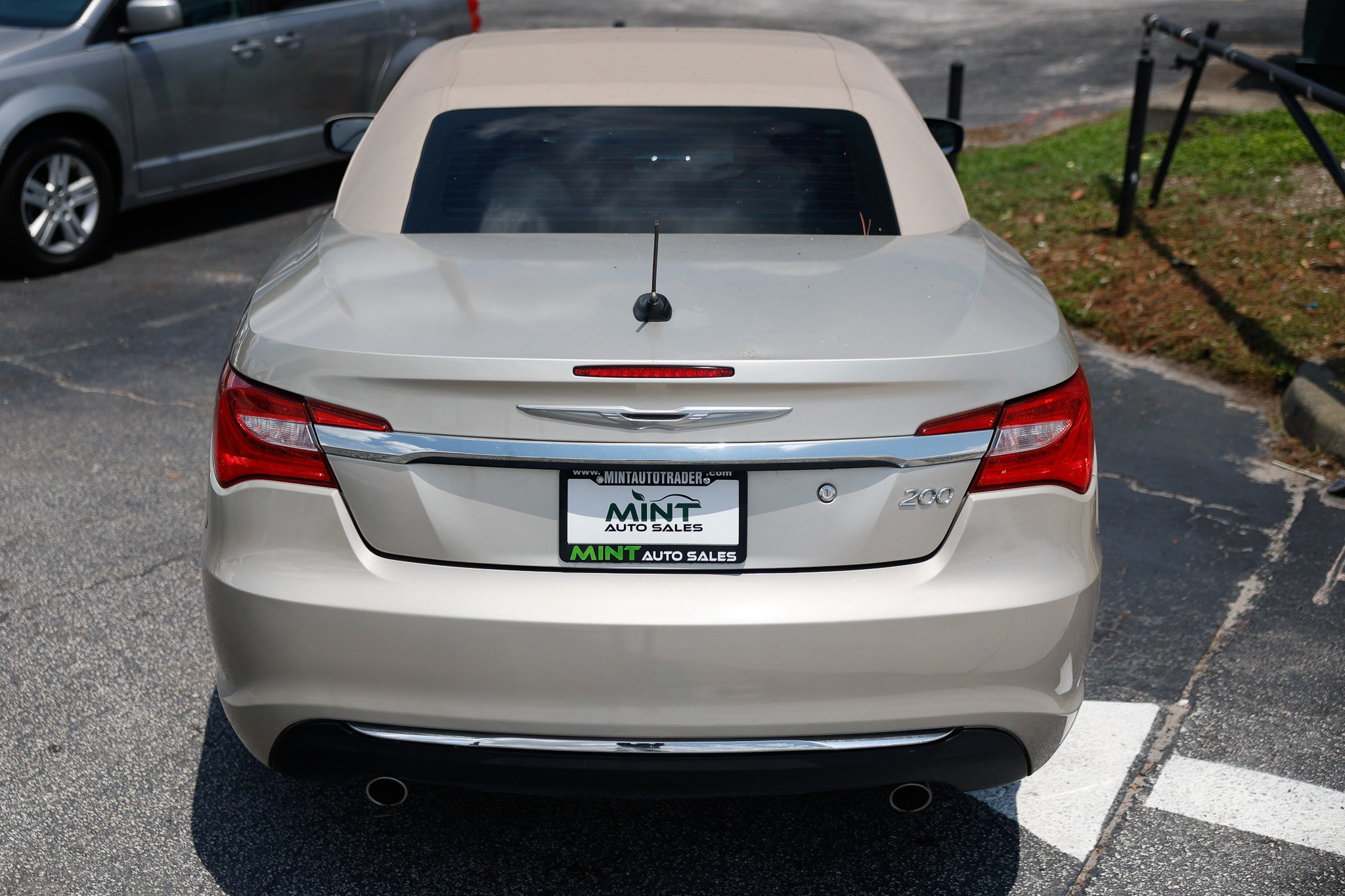 Used 2013 Chrysler 200 Touring w/ Cold Weather Group FWD image 13