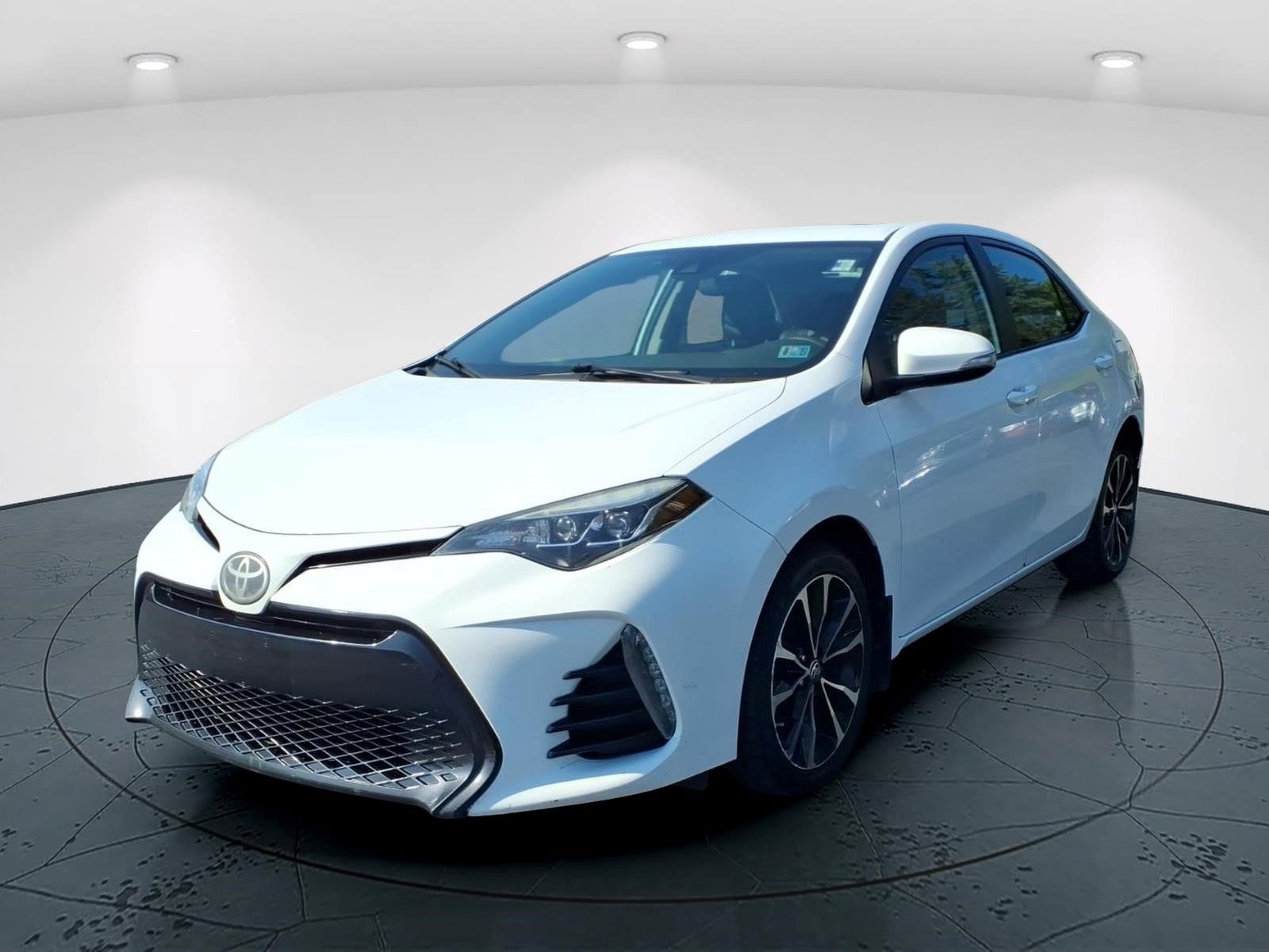 Used 2017 Toyota Corolla SE w/ SE Premium Package FWD image 5
