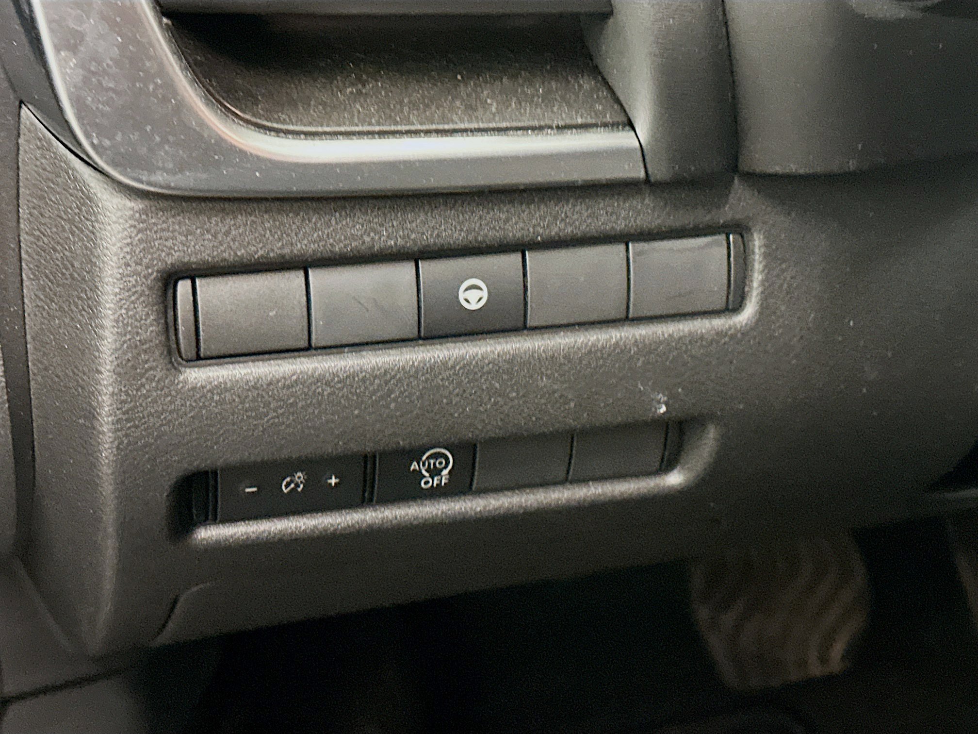 Used 2023 Nissan Rogue SV image 17