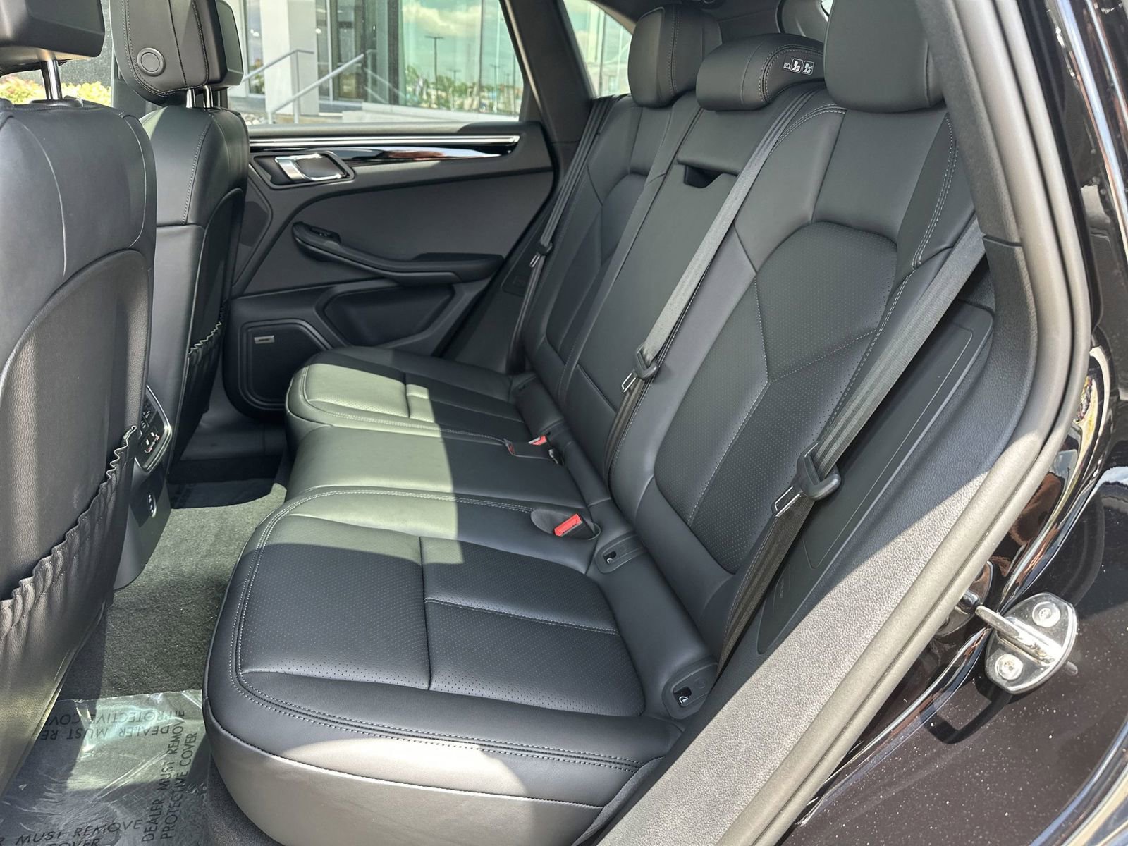 Certified 2025 Porsche Macan AWD/4WD image 14