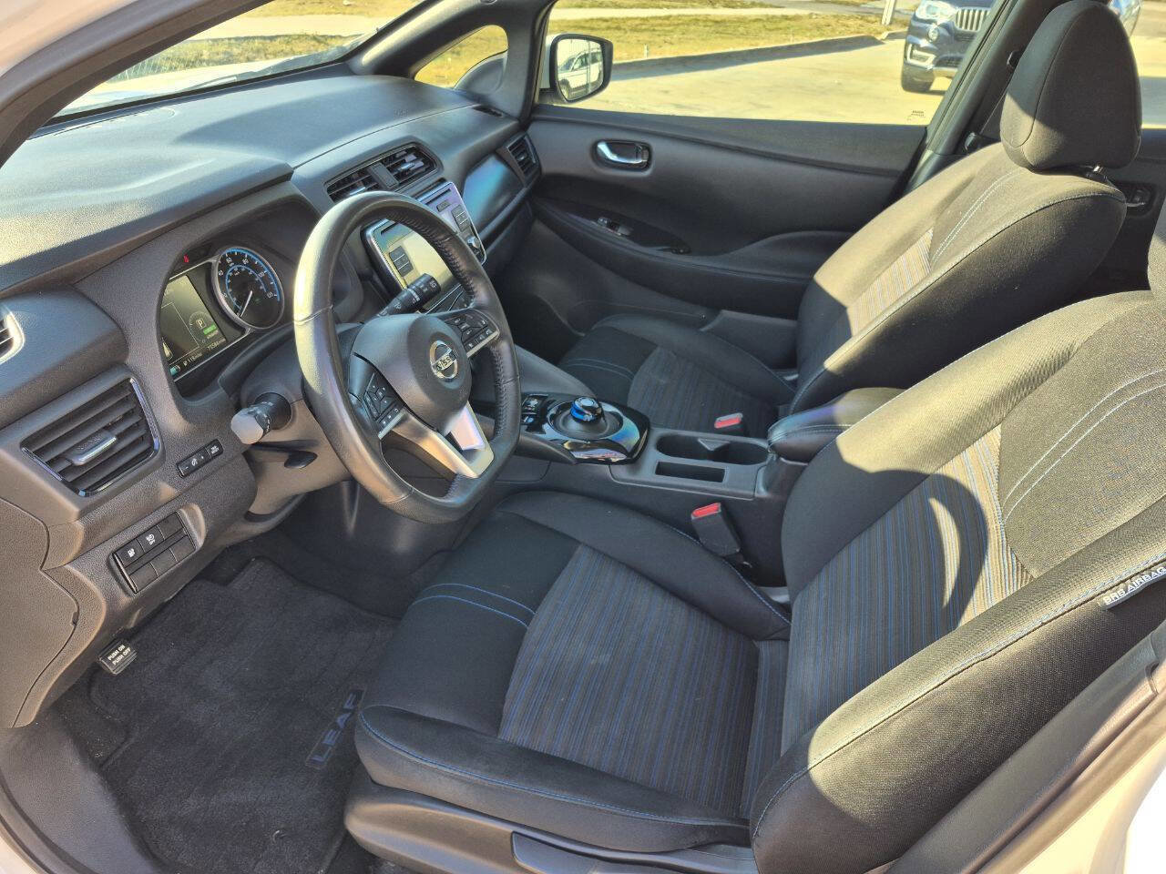 Used 2019 Nissan Leaf SV FWD image 11