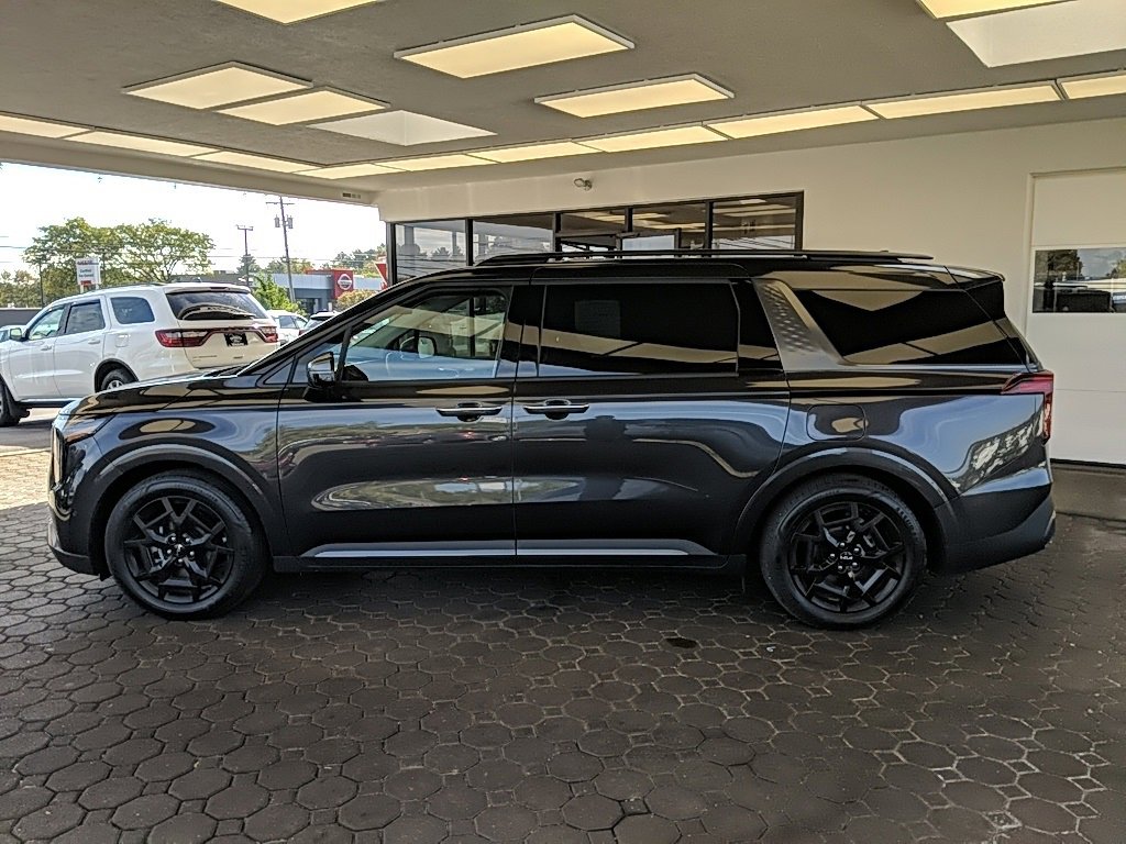 Used 2025 Kia Carnival SX Prestige image 8