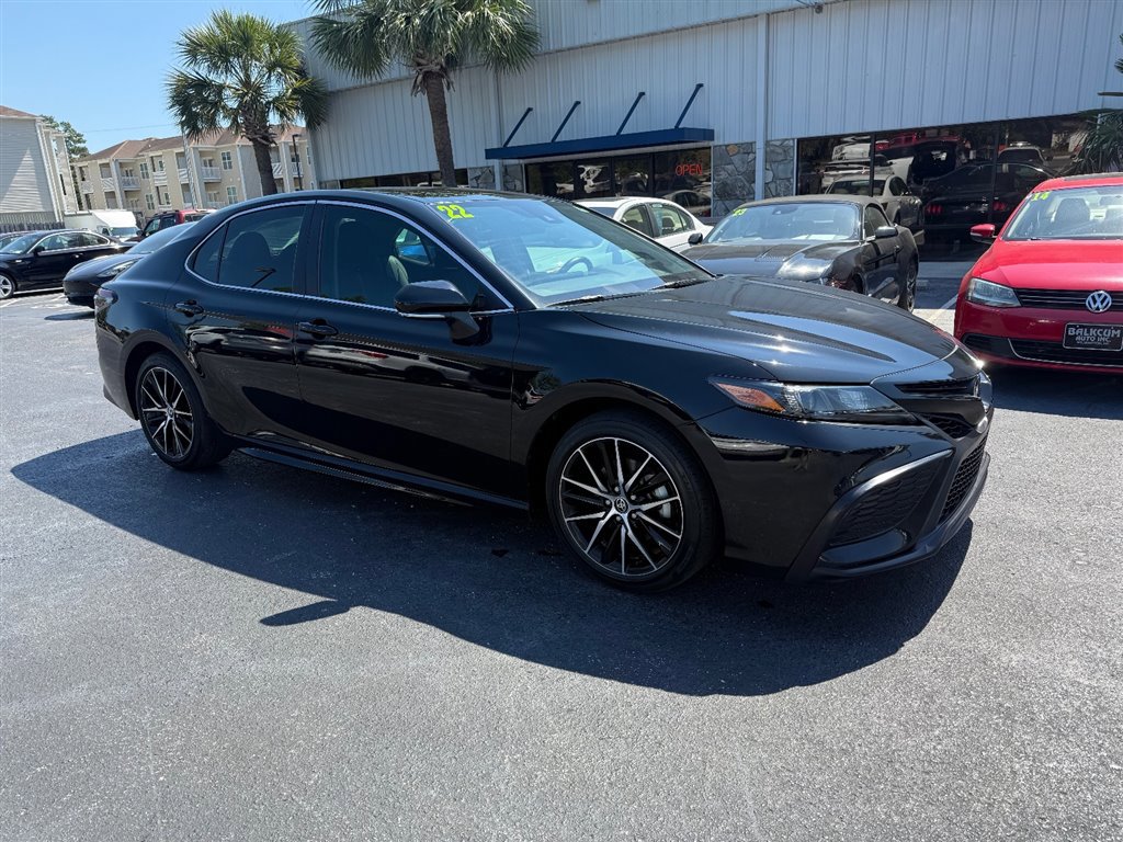 Used 2022 Toyota Camry SE image 2
