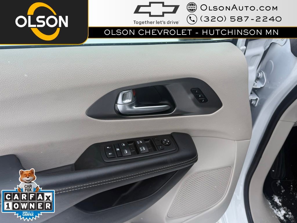 Used 2024 Chrysler Pacifica Touring-L image 11