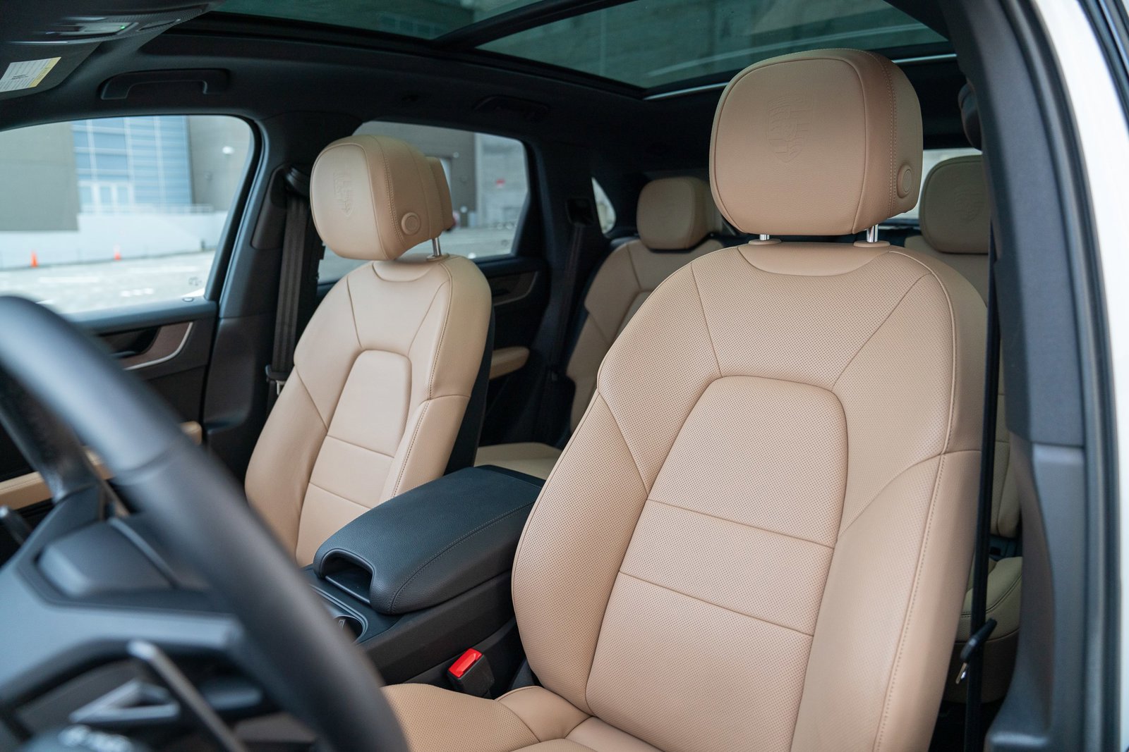 Used 2025 Porsche Cayenne image 5