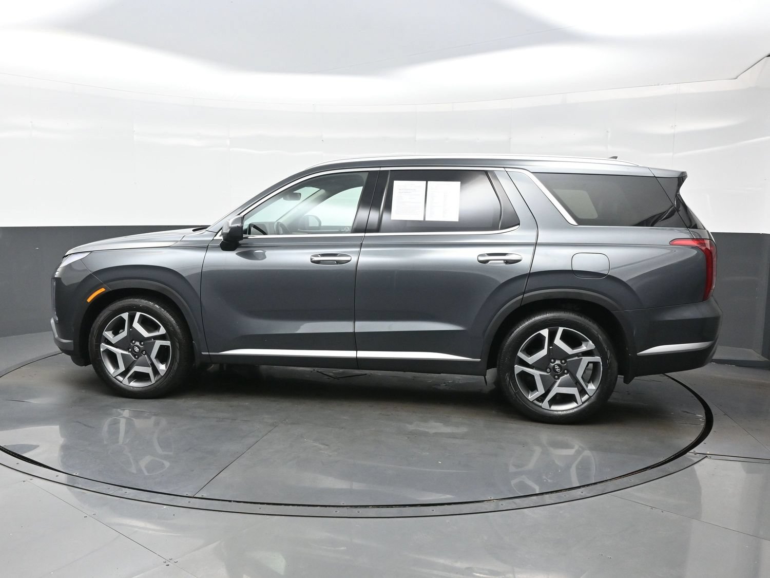 Certified 2023 Hyundai Palisade SEL w/ Winter Package AWD/4WD image 3