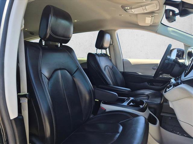 Used 2024 Chrysler Pacifica Limited FWD image 28