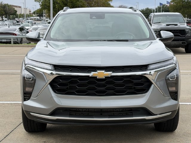 Used 2025 Chevrolet Trax LT w/ LT Convenience Package FWD image 8