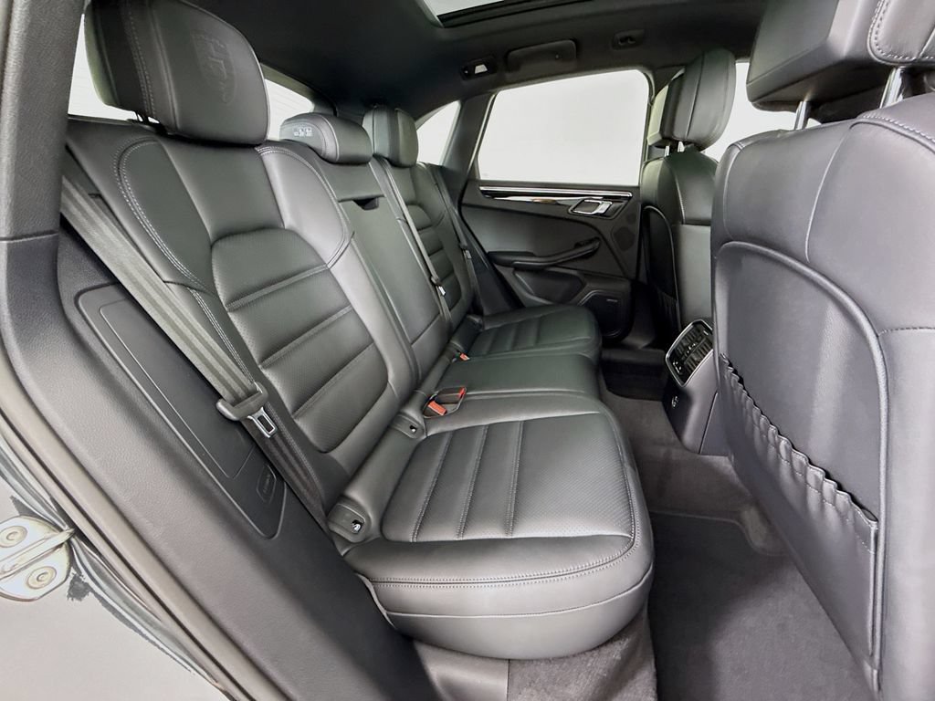 New 2026 Porsche Macan AWD/4WD image 32