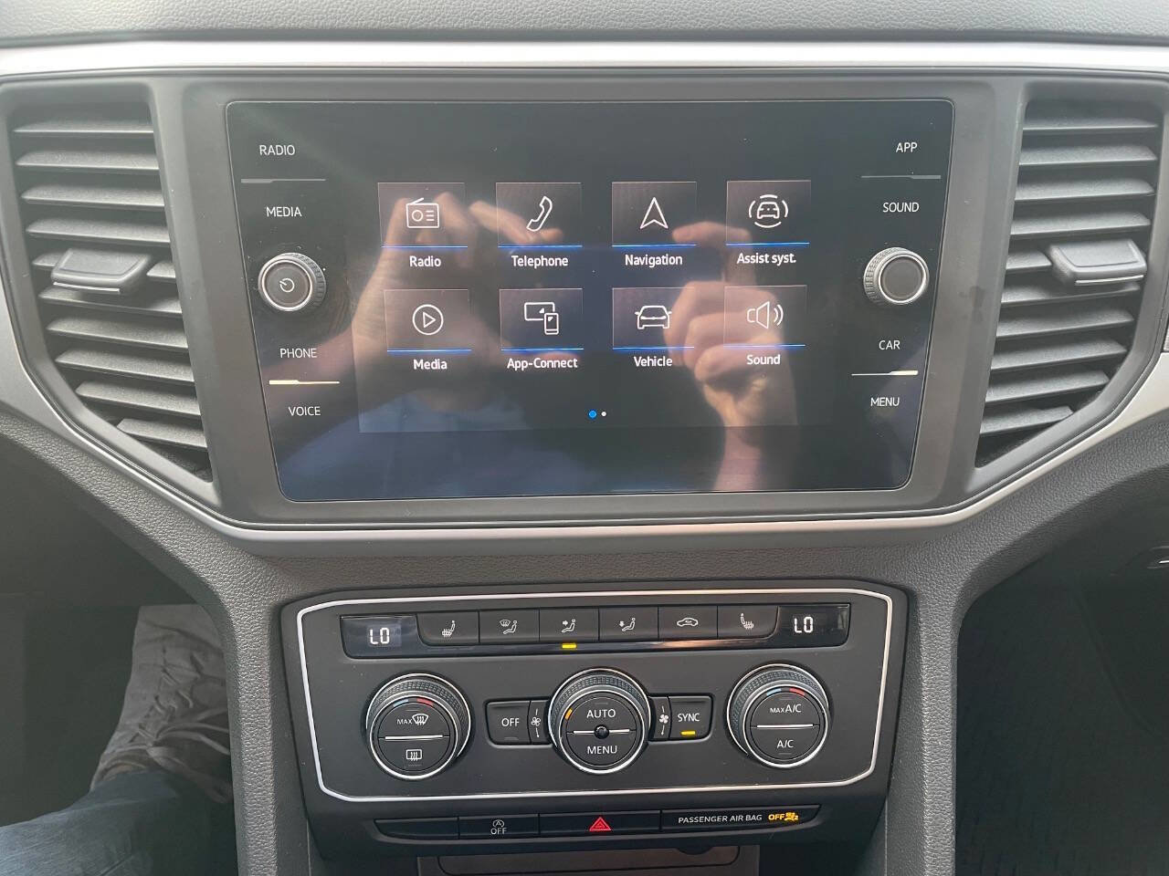 Used 2021 Volkswagen Atlas Cross Sport SE image 24