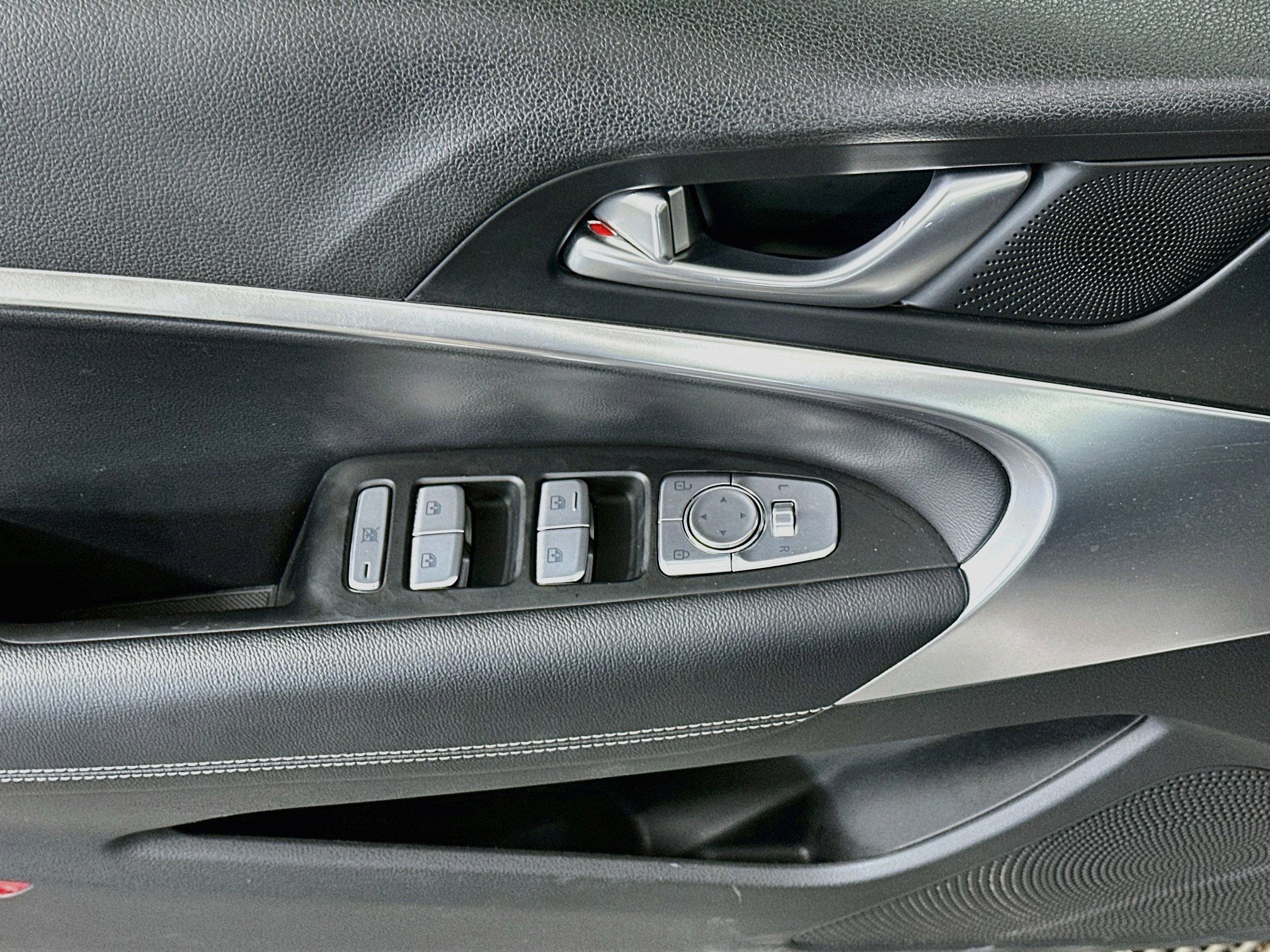 Used 2025 Genesis G70 2.5T RWD image 15