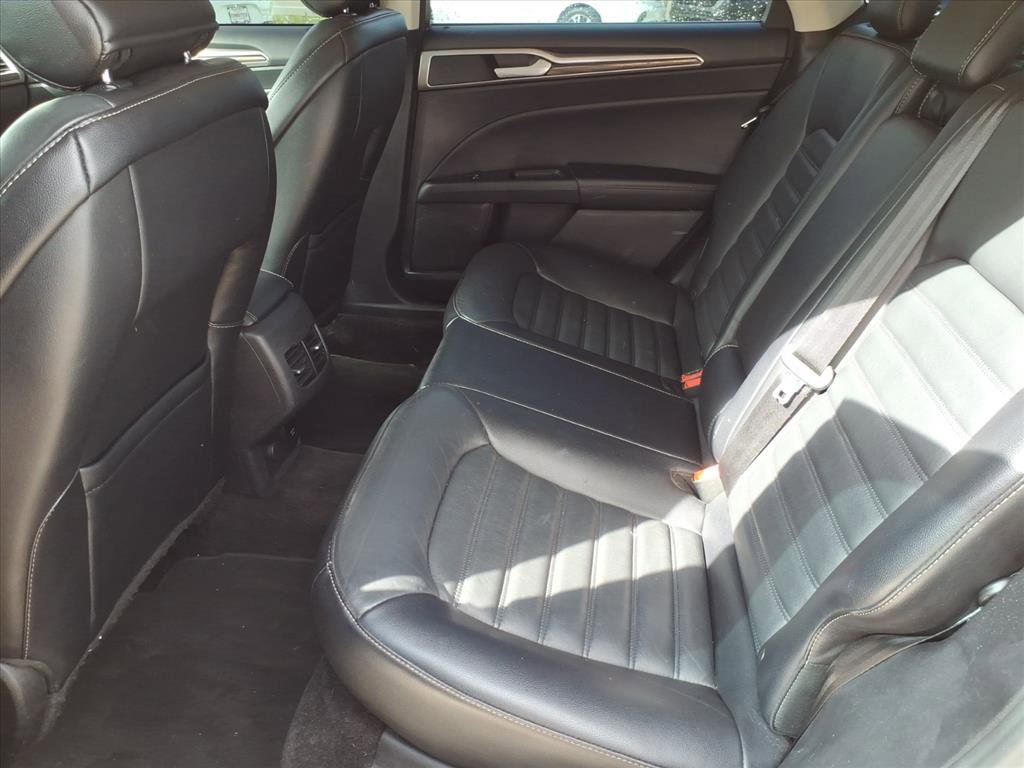 Used 2017 Ford Fusion SE w/ Equipment Group 602A image 13