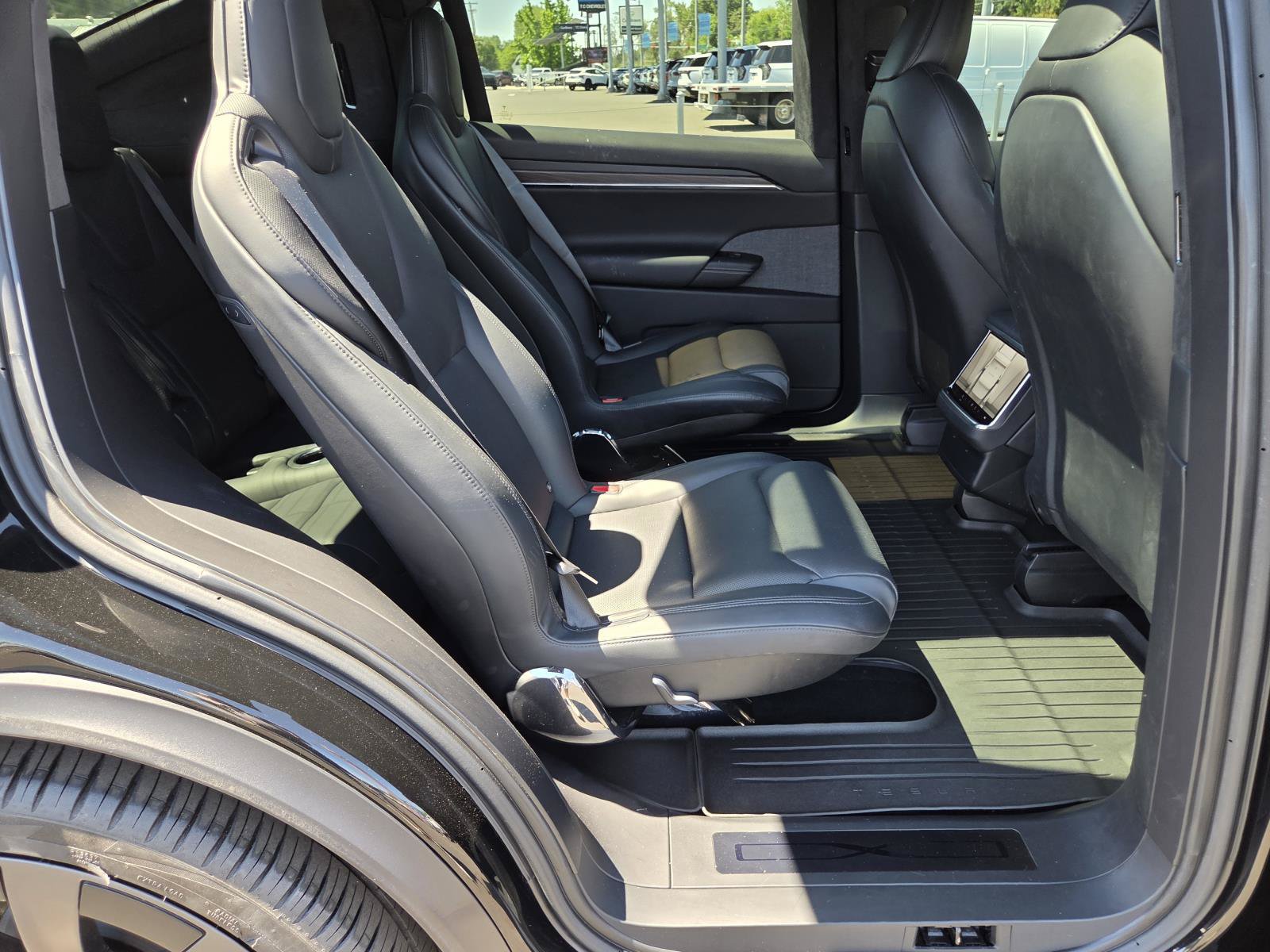 Used 2025 Tesla Model X AWD/4WD image 18