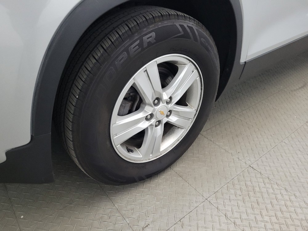 Used 2021 Chevrolet Trax LS w/ Tint and Cruise Package FWD image 31