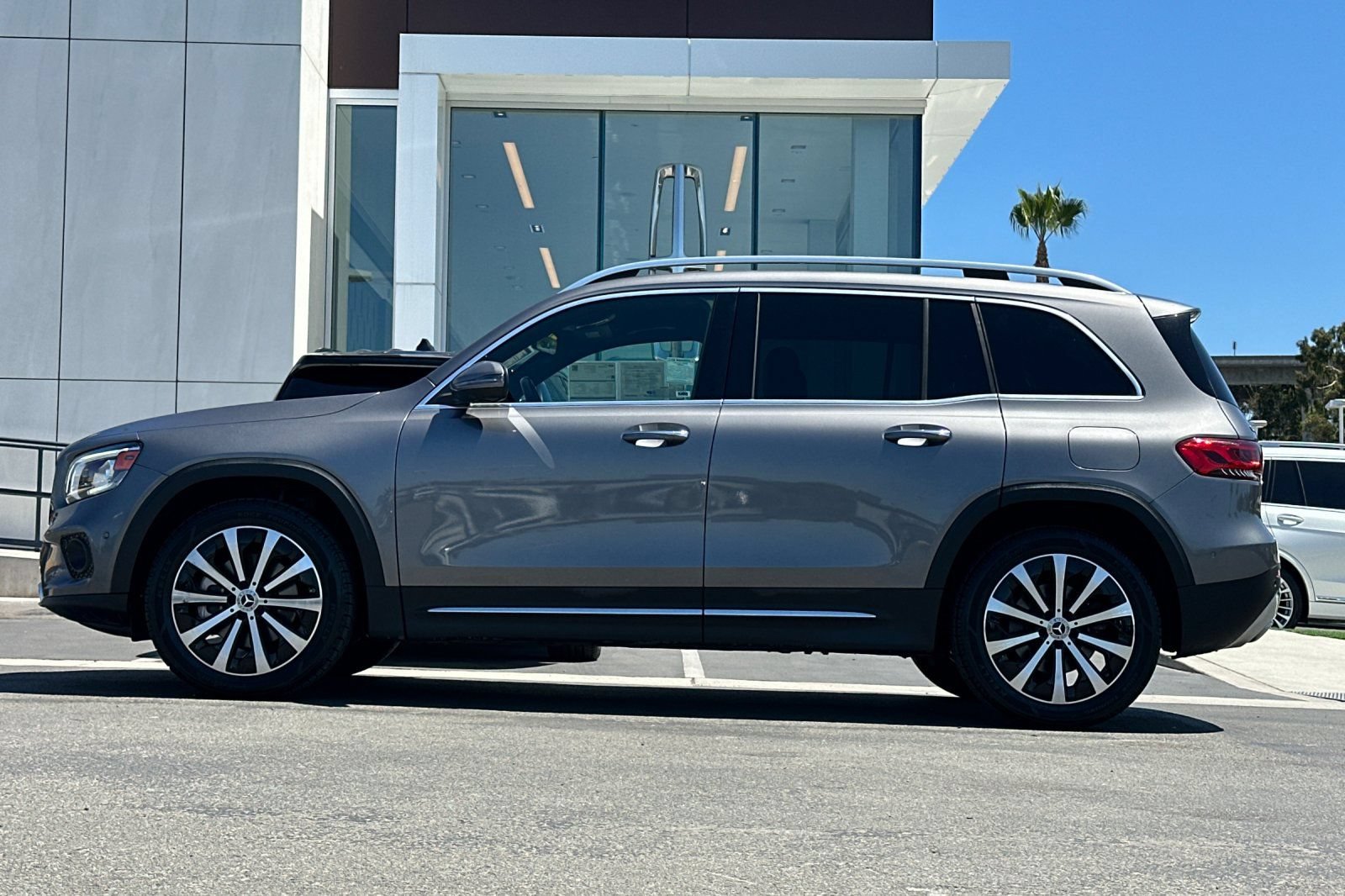 Used 2022 Mercedes-Benz GLB 250 4MATIC image 6
