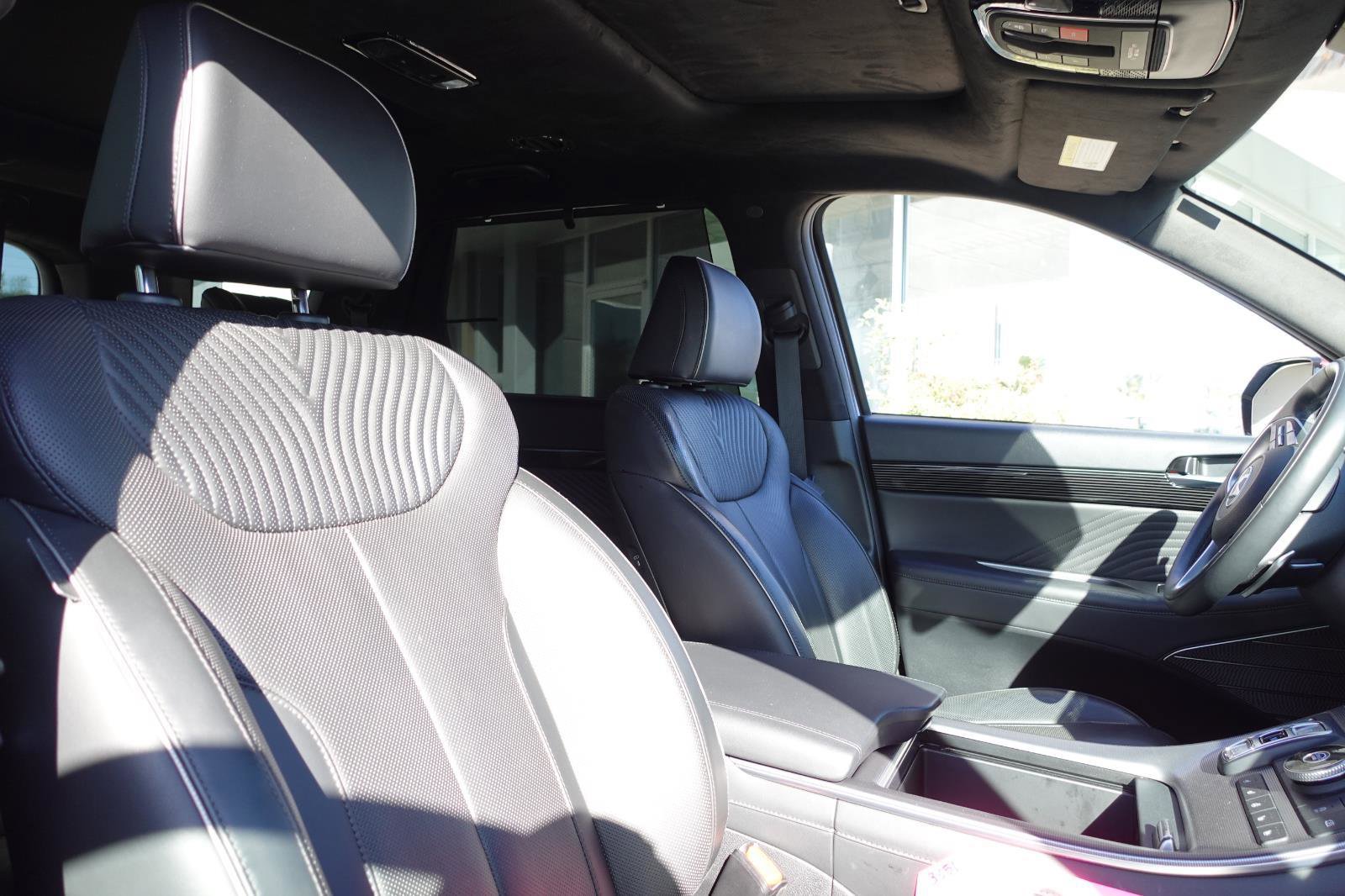Used 2024 Hyundai Palisade Calligraphy image 15