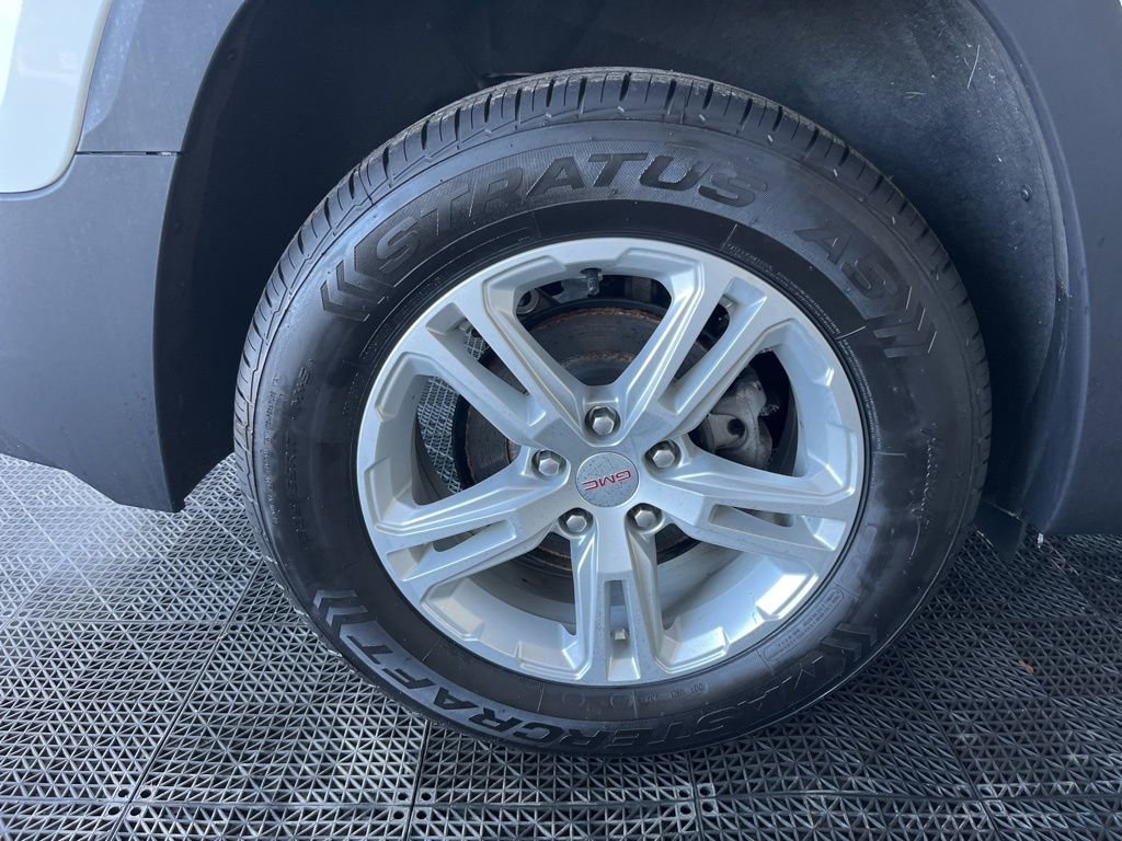 Used 2023 GMC Terrain SLE image 24