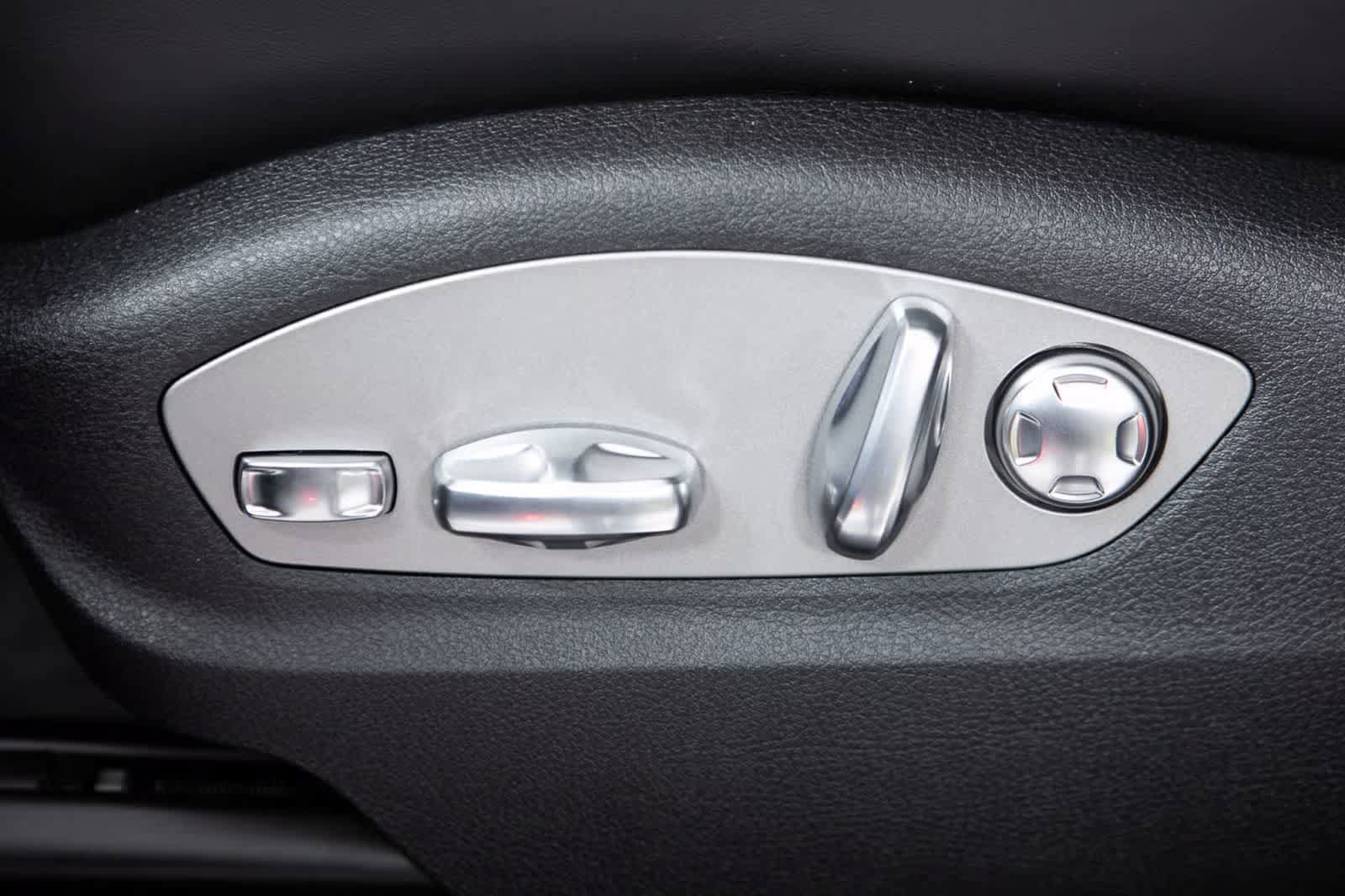 Certified 2026 Porsche Macan image 24