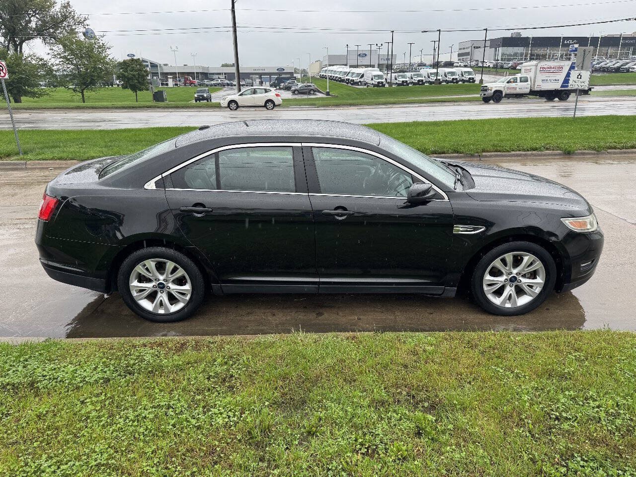 Used 2012 Ford Taurus SEL AWD/4WD image 6