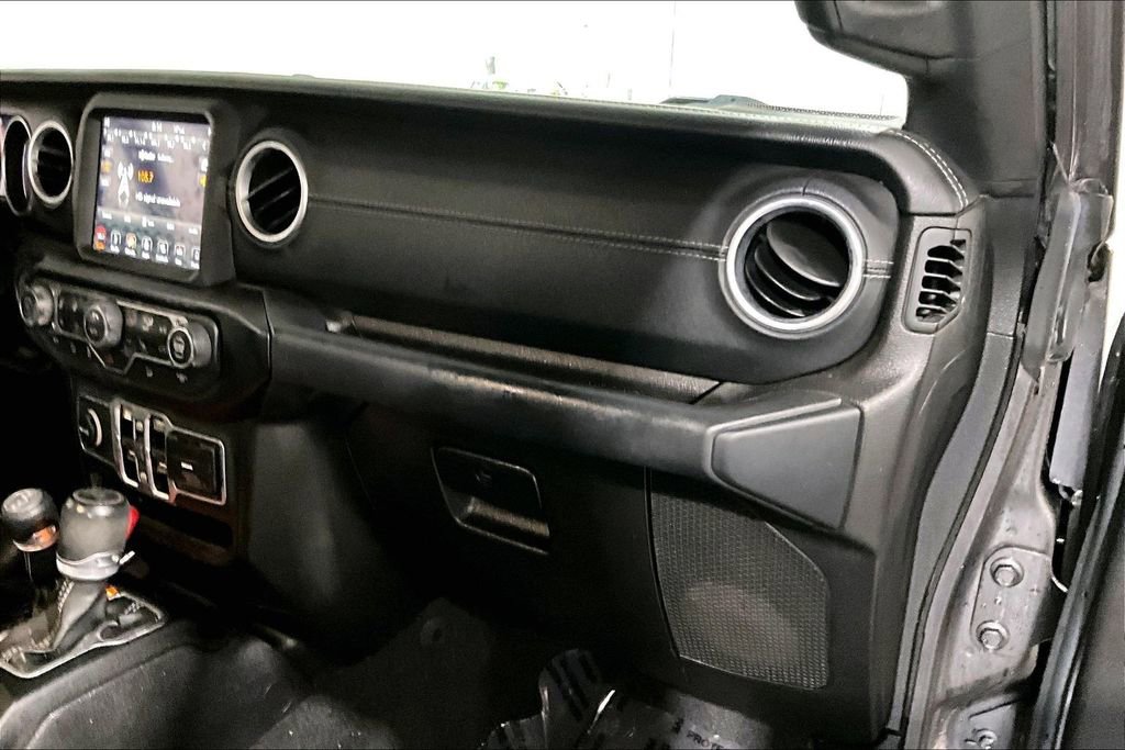 Used 2019 Jeep Wrangler Unlimited Sahara image 26
