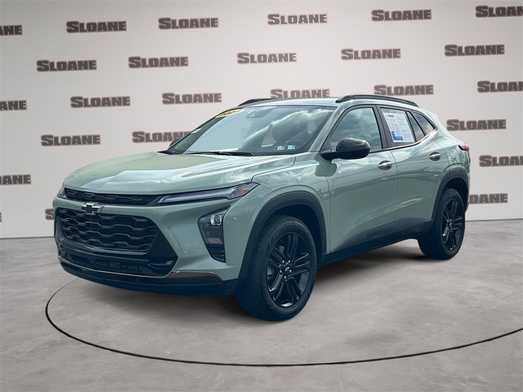 Used 2025 Chevrolet Trax ACTIV w/ Driver Confidence Package image 1