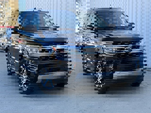 Used 2024 Ford Expedition Limited image 2