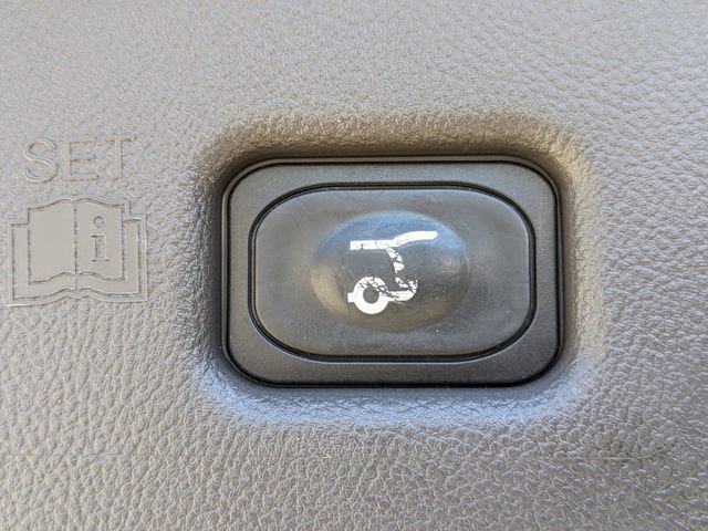 Used 2022 Lincoln Nautilus FWD w/ Premium Package image 15