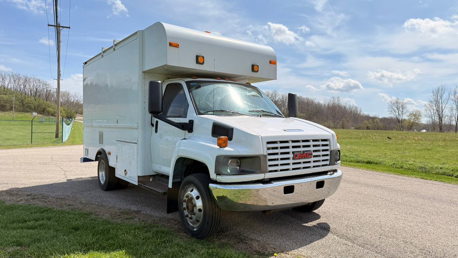 Used 2009 GMC TopKick C4500 2WD Regular Cab image 6