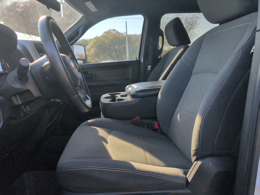 Used 2024 RAM 2500 Tradesman w/ Chrome Appearance Group image 12