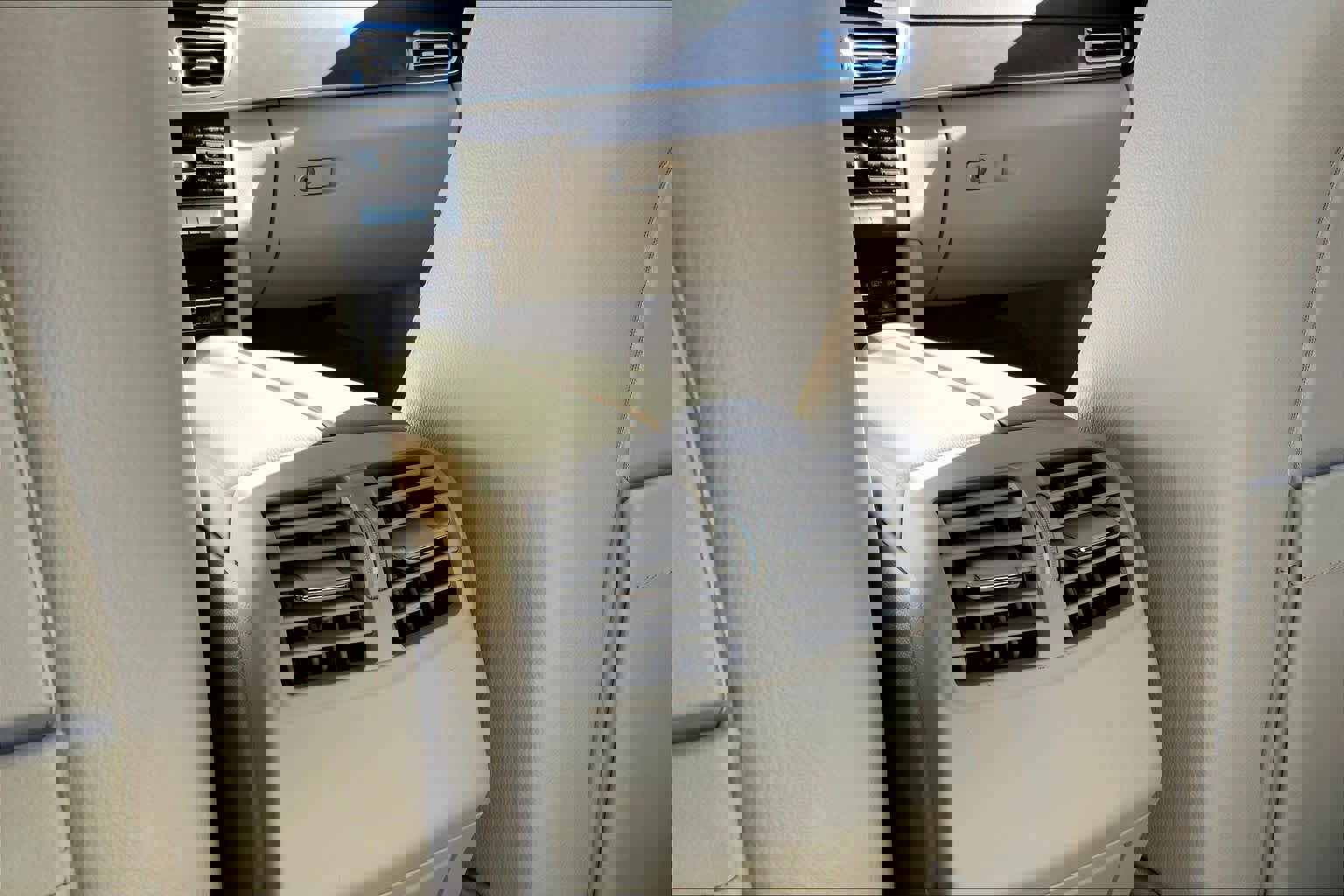 Used 2015 Mercedes-Benz E 350 4MATIC Sedan image 35