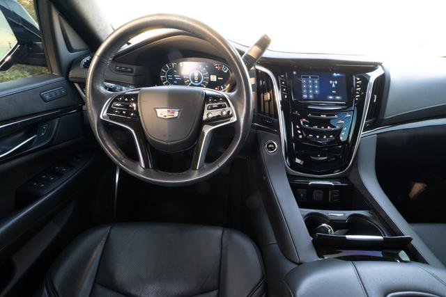 Used 2020 Cadillac Escalade Platinum image 14