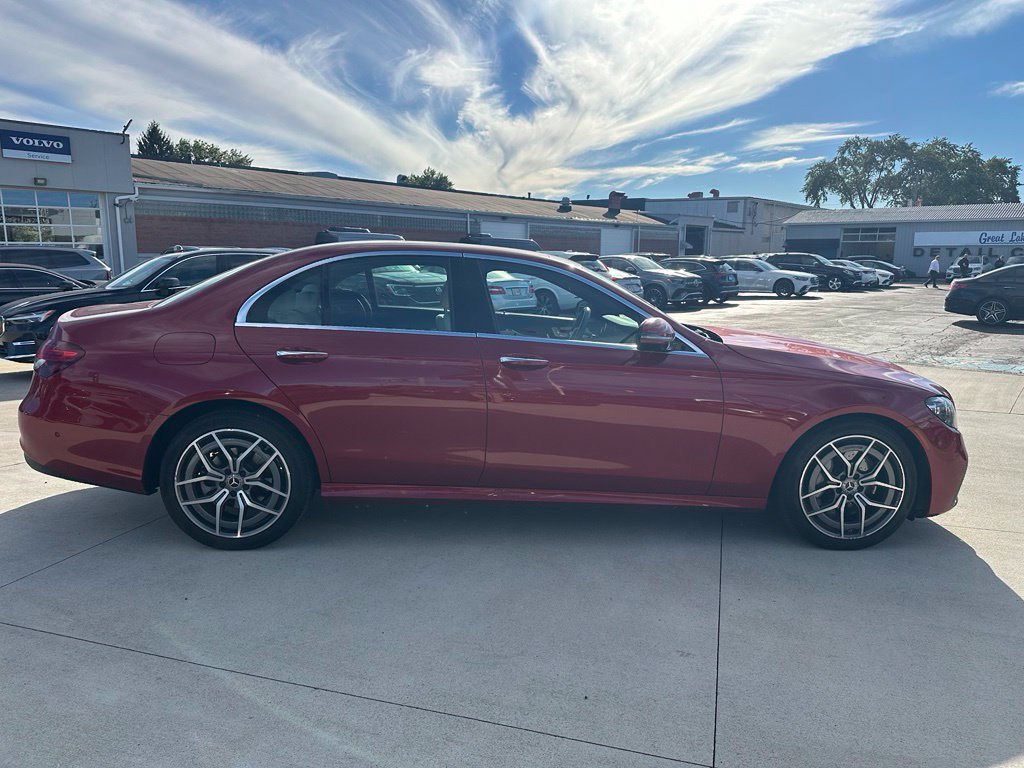 Used 2023 Mercedes-Benz E 350 4MATIC Sedan image 4
