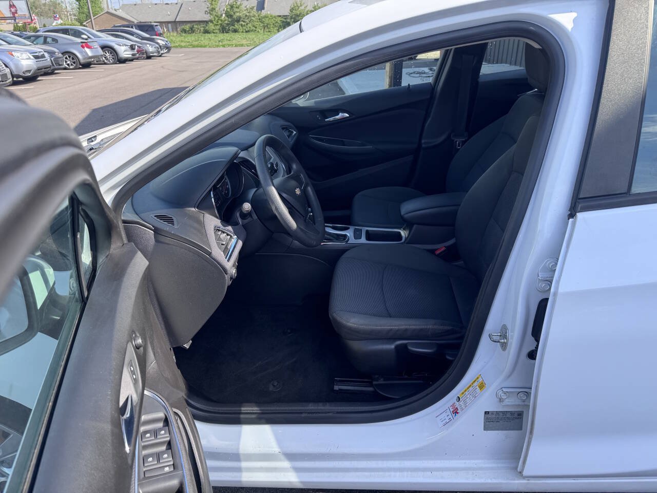Used 2018 Chevrolet Cruze LS FWD image 11