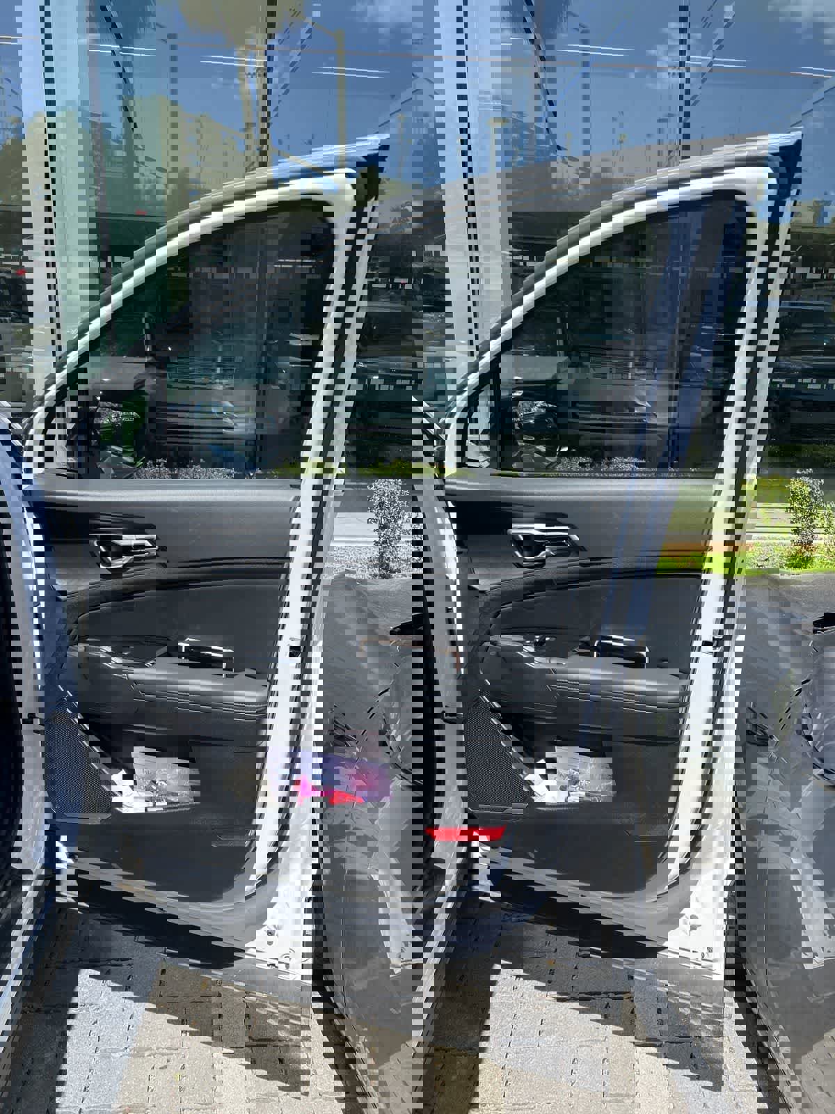 Used 2025 Kia Sportage X-Line w/ Premium Package image 13