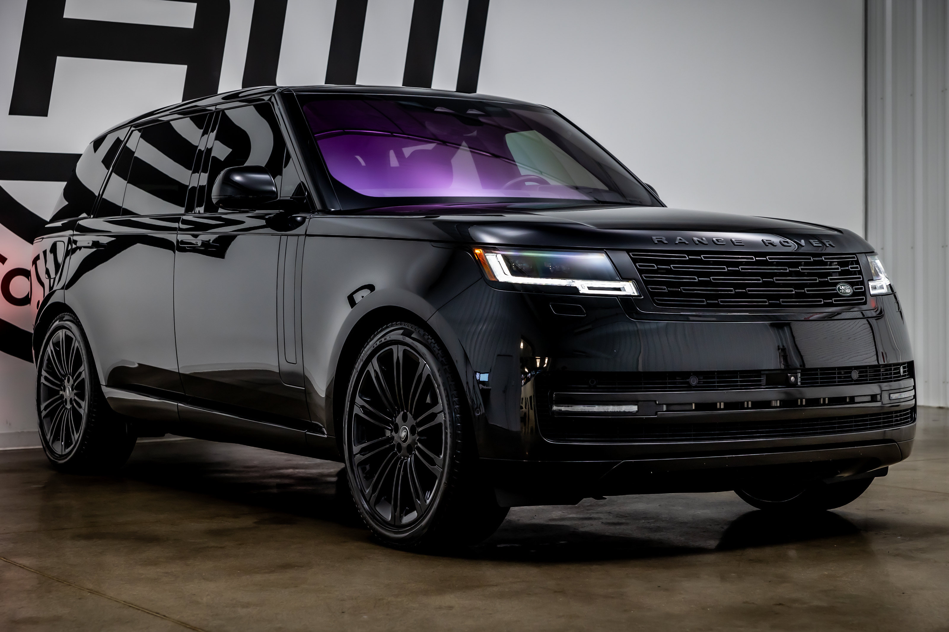 Used 2023 Land Rover Range Rover Long Wheelbase SE AWD/4WD image 25