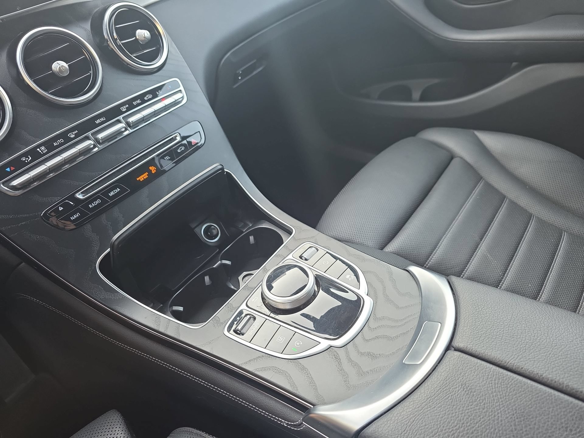 Used 2019 Mercedes-Benz GLC 300 4MATIC image 25