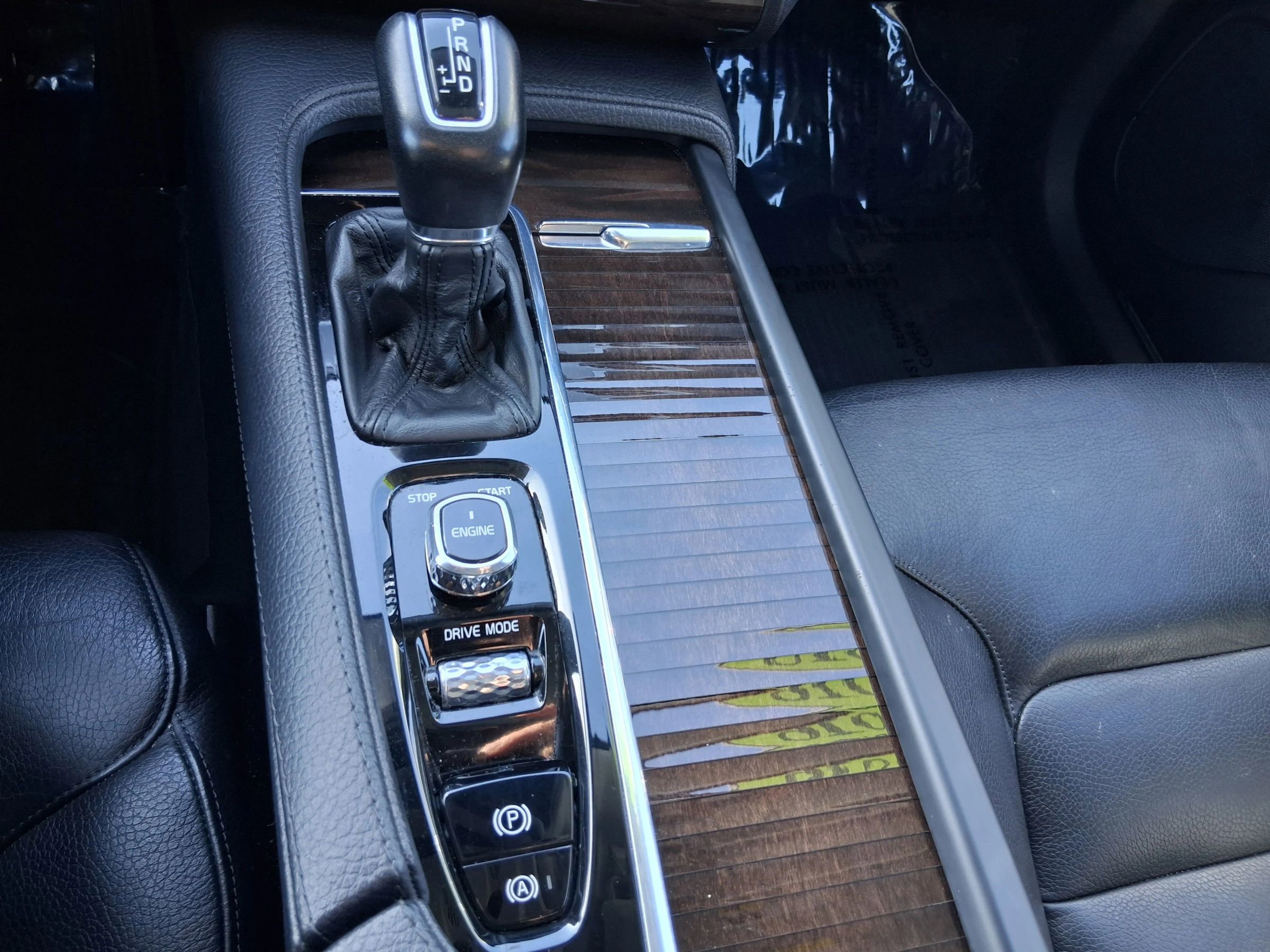 Used 2016 Volvo XC90 T6 Momentum w/ Momentum Plus Package image 18