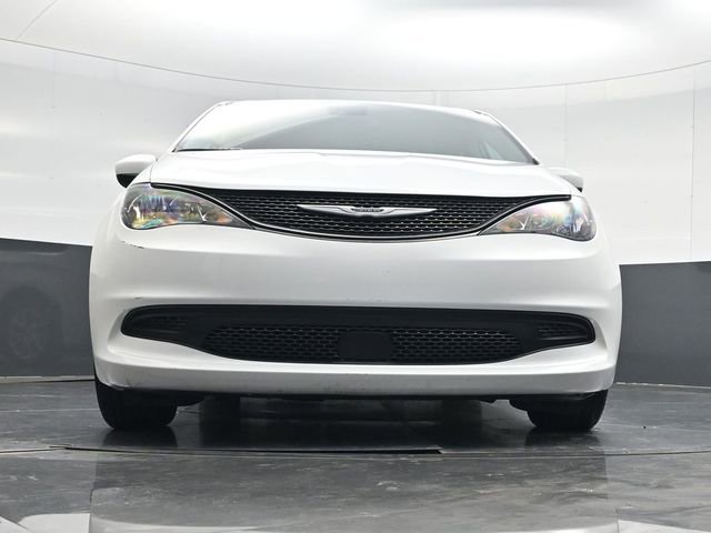 Used 2023 Chrysler Voyager LX image 51