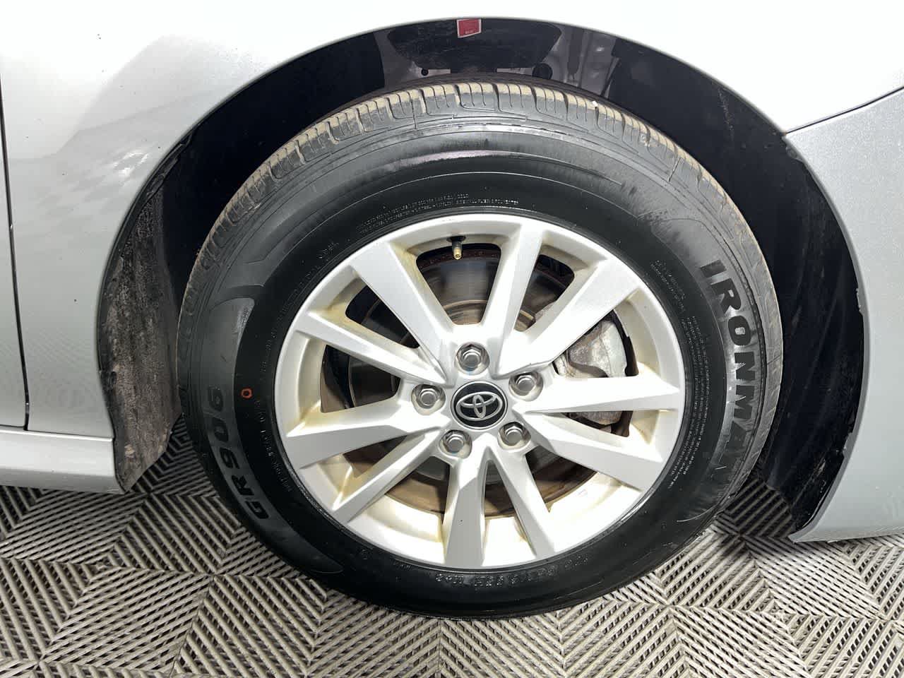 Used 2025 Toyota Camry LE FWD image 10